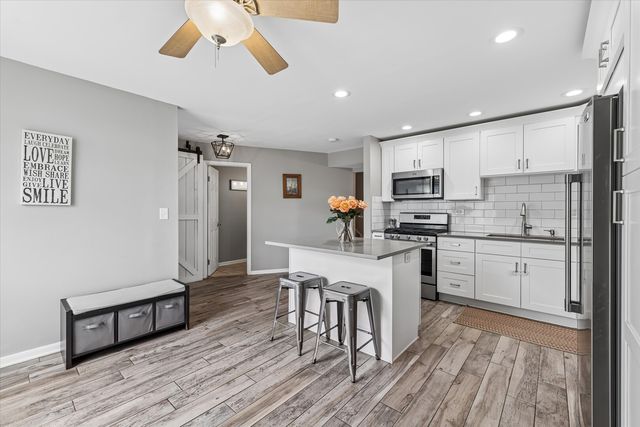 20 Oak Tree Court 20, Elmhurst, IL 60126