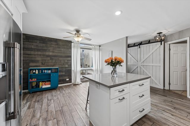 20 Oak Tree Court 20, Elmhurst, IL 60126