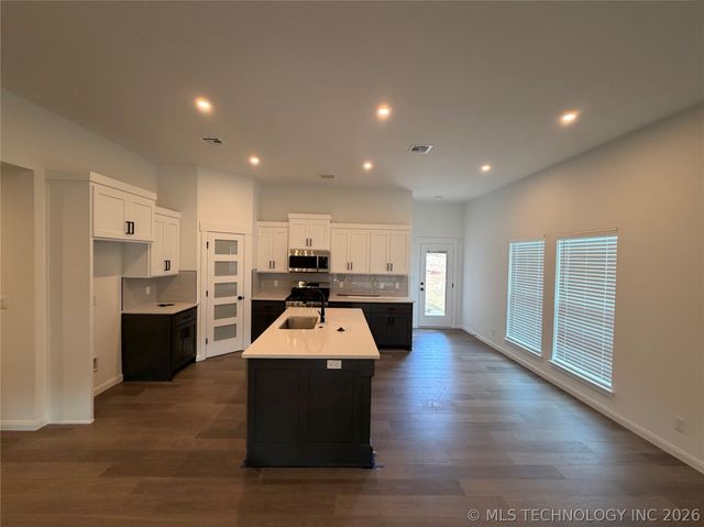 27229 E 109th Street S, Coweta, OK 74429