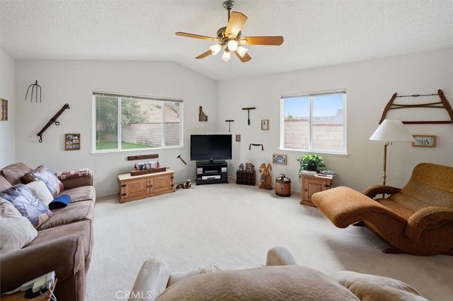 21735 Whey, Saugus, CA 91350