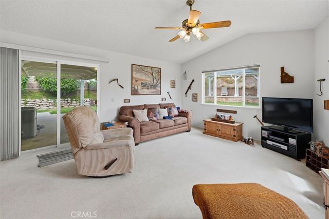 21735 Whey, Saugus, CA 91350