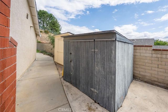 21735 Whey, Saugus, CA 91350