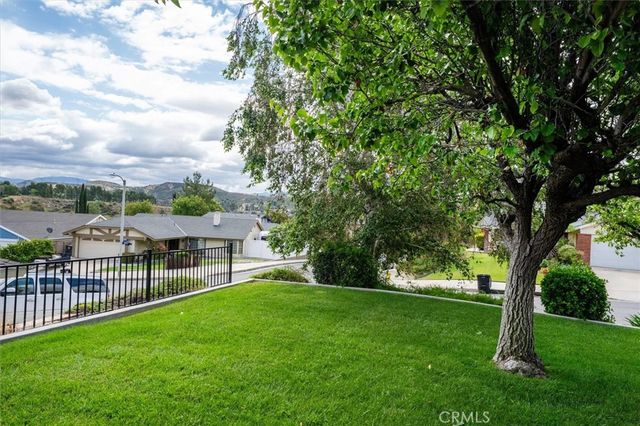 21735 Whey, Saugus, CA 91350