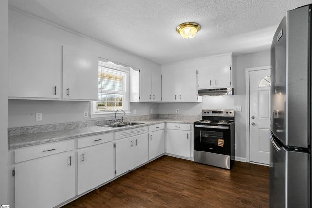 407 Old Paris Mountain Road, Greenville, SC 29609