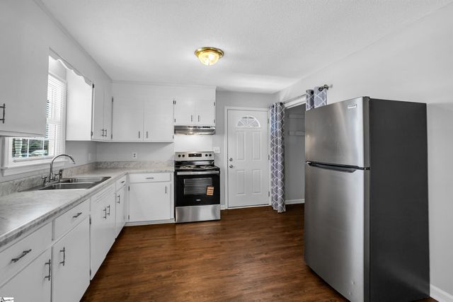 407 Old Paris Mountain Road, Greenville, SC 29609