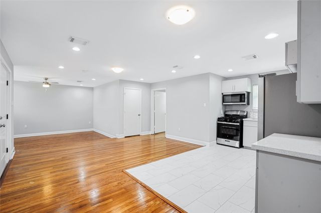 8507 Medford Drive, Houston, TX 77033