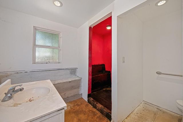 5314 J St, Sacramento, CA 95819