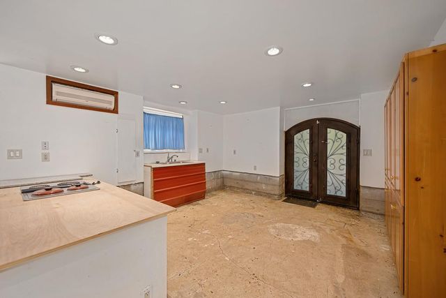 5314 J St, Sacramento, CA 95819