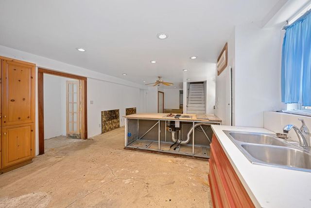 5314 J St, Sacramento, CA 95819