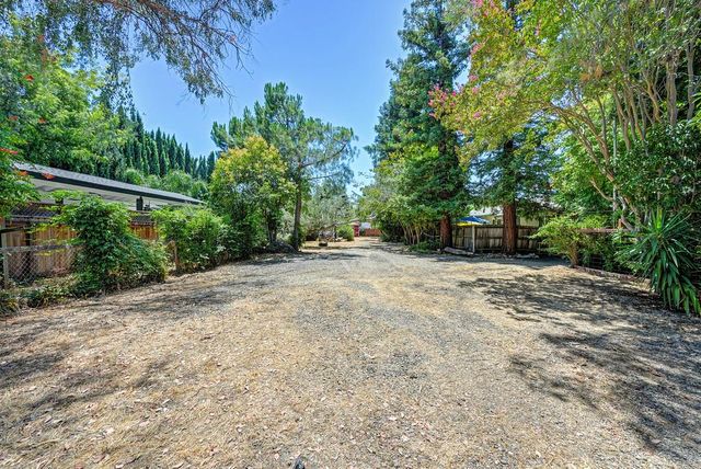 5314 J St, Sacramento, CA 95819
