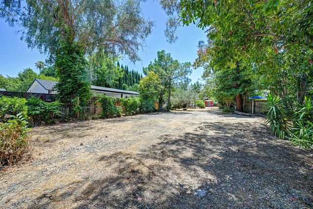 5314 J St, Sacramento, CA 95819