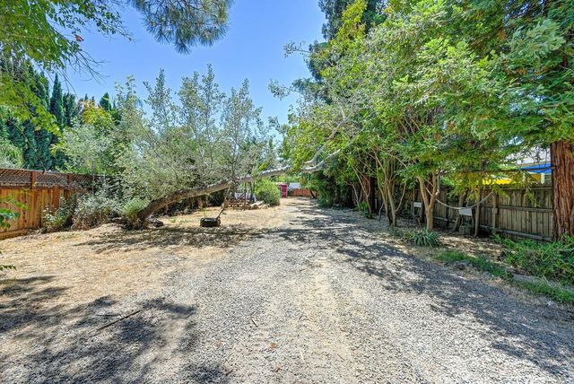 5314 J St, Sacramento, CA 95819