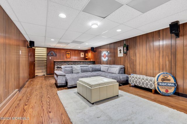 158 Hardenburg Lane, East Brunswick, NJ 08816