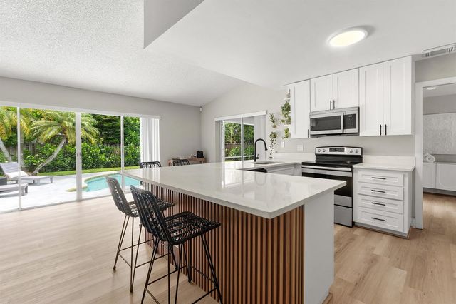 1739 Brae Burn Place, Wellington, FL 33414