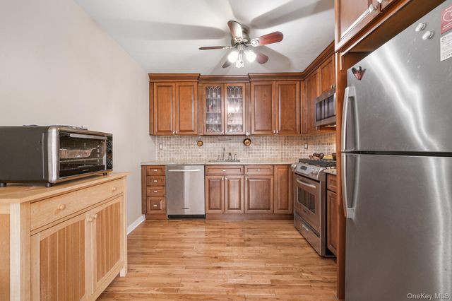 29 Klint Court, Nanuet, NY 10954