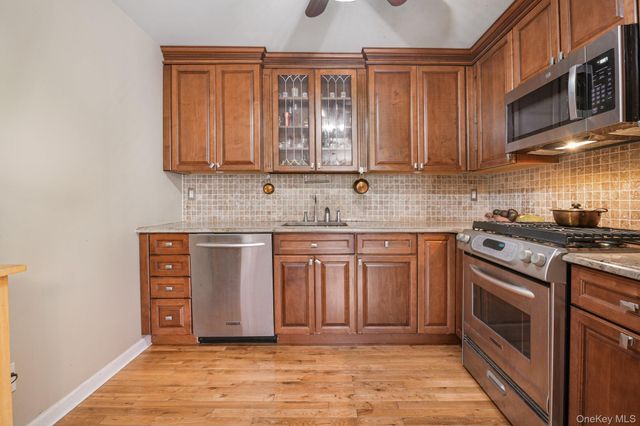 29 Klint Court, Nanuet, NY 10954