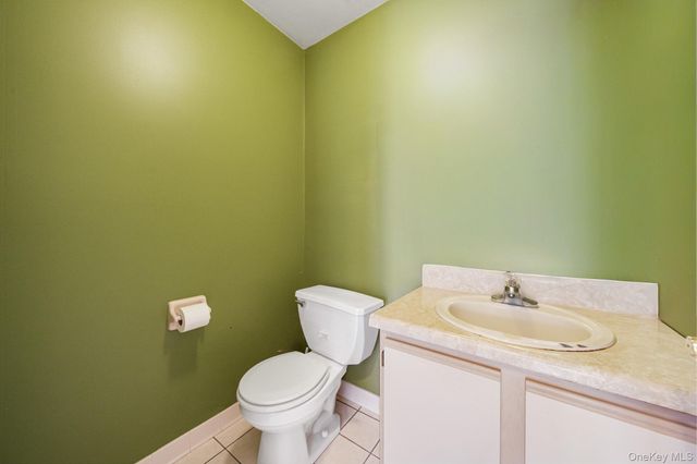 29 Klint Court, Nanuet, NY 10954