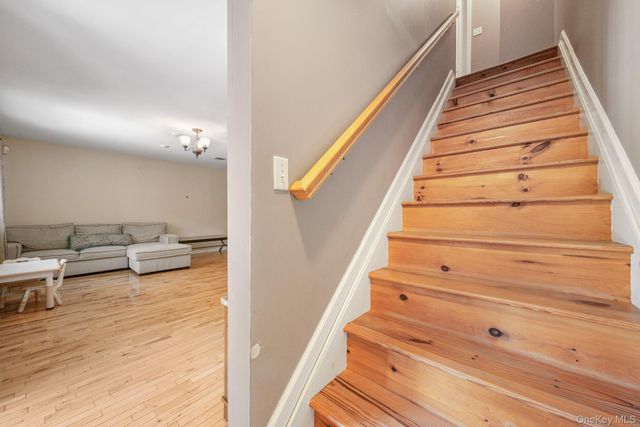 29 Klint Court, Nanuet, NY 10954