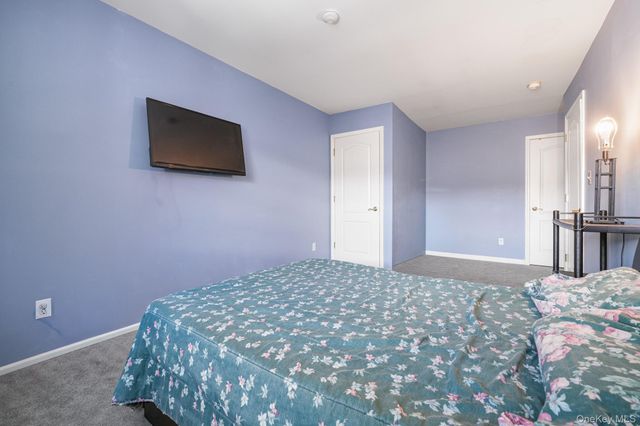 29 Klint Court, Nanuet, NY 10954