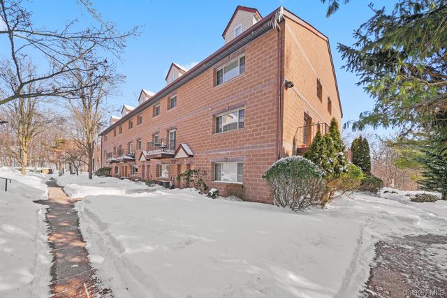 29 Klint Court, Nanuet, NY 10954