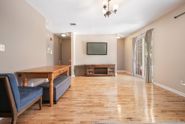 29 Klint Court, Nanuet, NY 10954