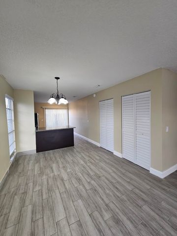 4827 Orleans Court A, West Palm Beach, FL 33415