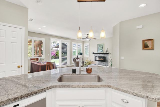541 W Boesch Dr, Ripon, CA 95366