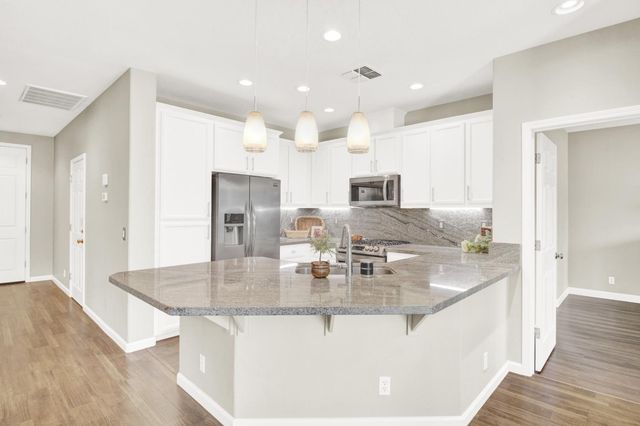 541 W Boesch Dr, Ripon, CA 95366