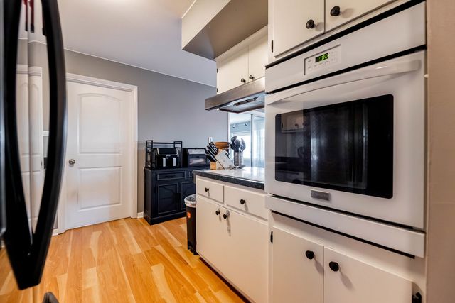 7712 S Oketo Avenue, Bridgeview, IL 60455