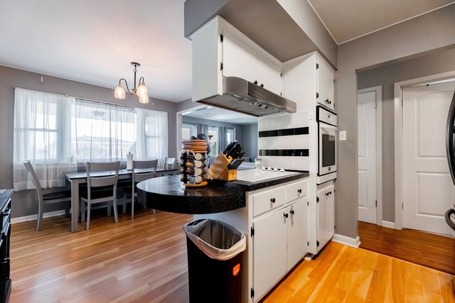 7712 S Oketo Avenue, Bridgeview, IL 60455