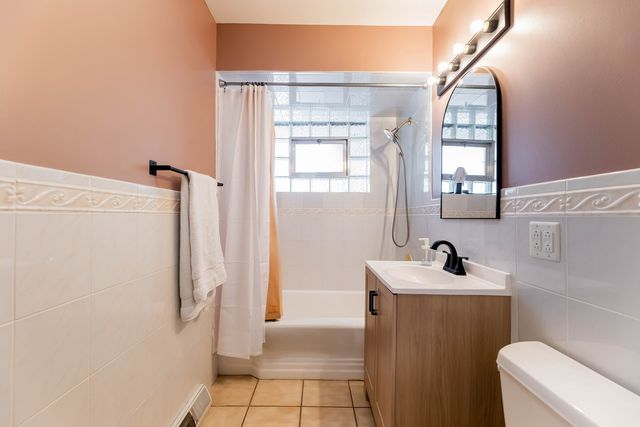 7712 S Oketo Avenue, Bridgeview, IL 60455