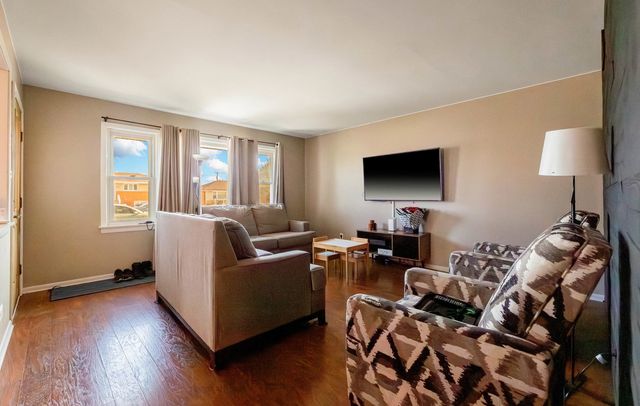 7712 S Oketo Avenue, Bridgeview, IL 60455