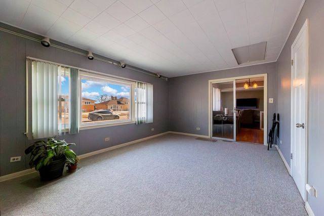 7712 S Oketo Avenue, Bridgeview, IL 60455