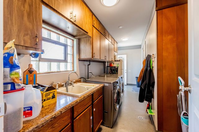 7712 S Oketo Avenue, Bridgeview, IL 60455