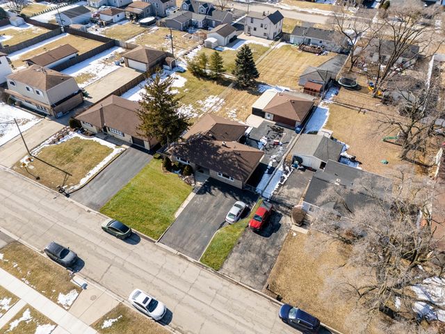 7712 S Oketo Avenue, Bridgeview, IL 60455