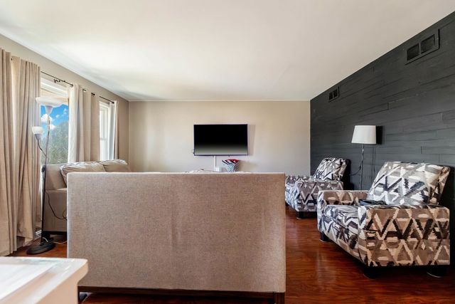 7712 S Oketo Avenue, Bridgeview, IL 60455