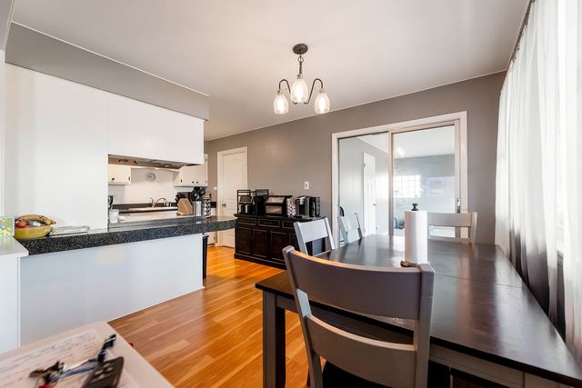 7712 S Oketo Avenue, Bridgeview, IL 60455