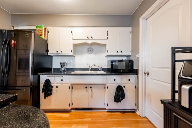 7712 S Oketo Avenue, Bridgeview, IL 60455