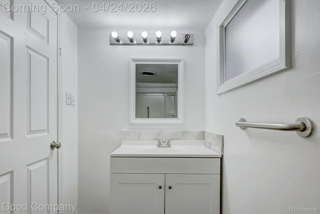 1377 Dorothea Road, Berkley, MI 48072