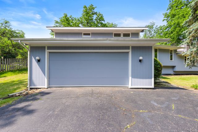10295 Ray Drive, Roscoe, IL 61073
