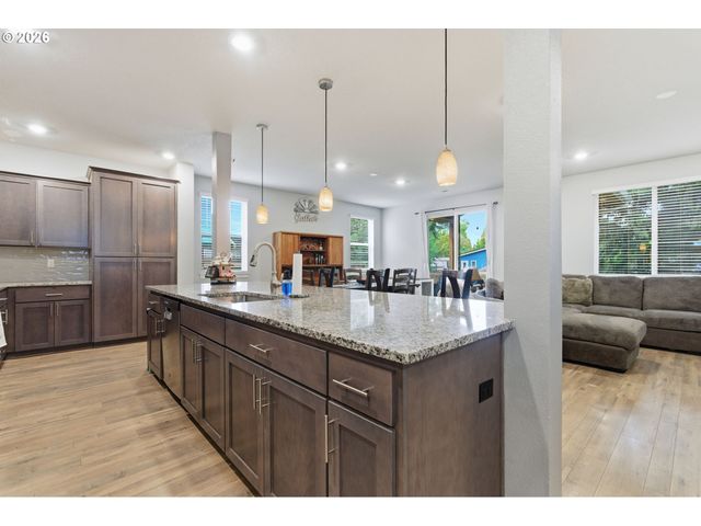 476 Sw 15TH Ave, Canby, OR 97013