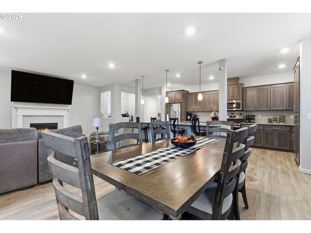 476 Sw 15TH Ave, Canby, OR 97013