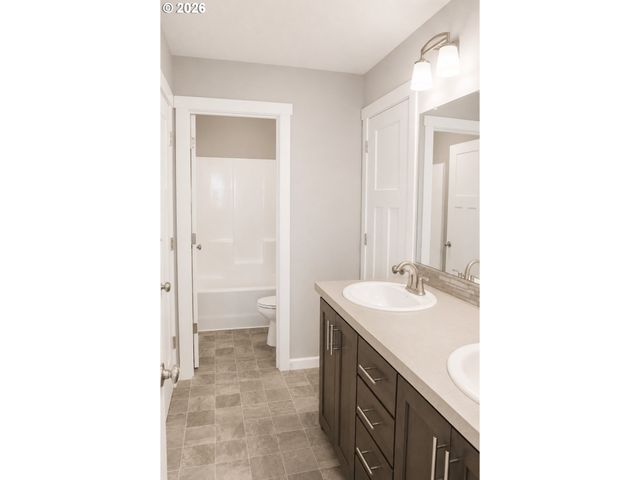 476 Sw 15TH Ave, Canby, OR 97013