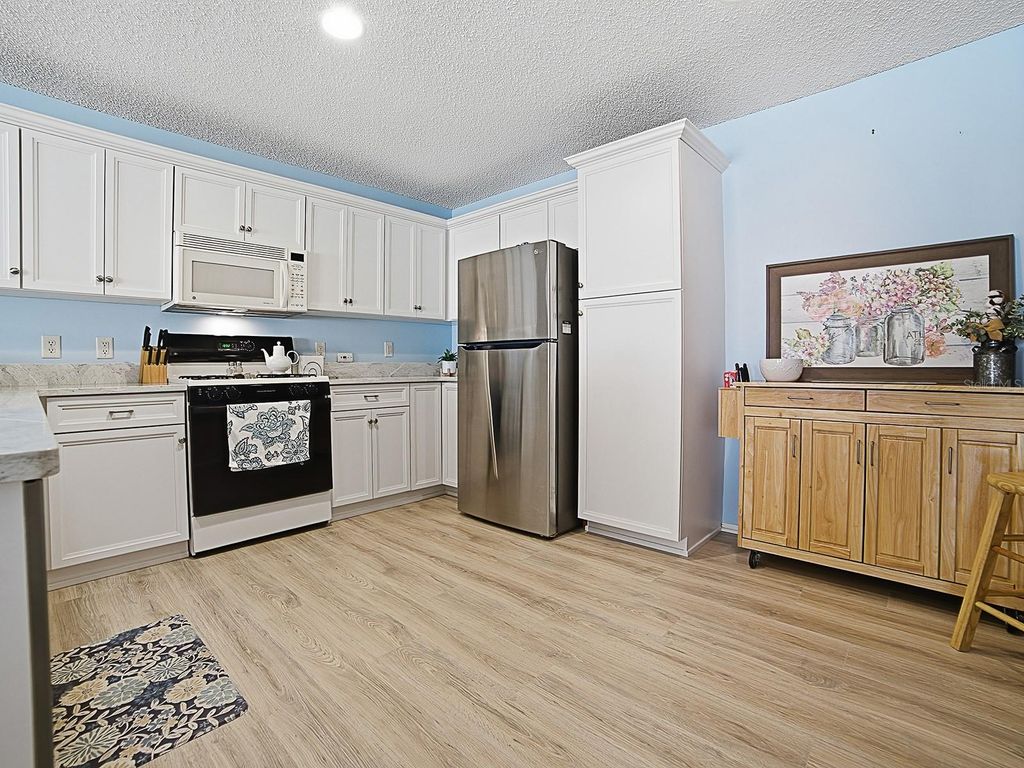 Image 14 of property listing at 17385 SE 78TH DRAUGHTON COURT, The Villages, FL 32162