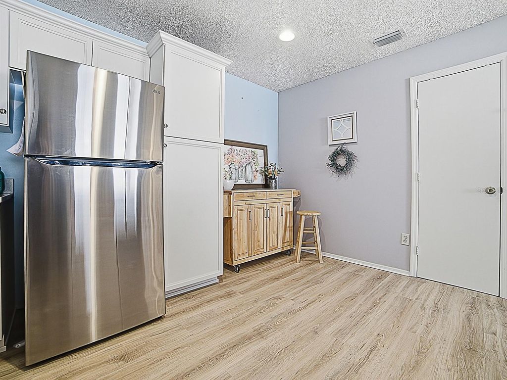 Image 15 of property listing at 17385 SE 78TH DRAUGHTON COURT, The Villages, FL 32162