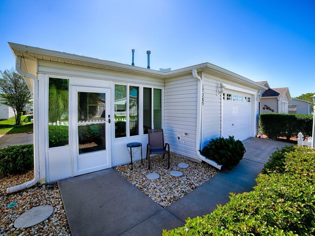 Image 3 of property listing at 17385 SE 78TH DRAUGHTON COURT, The Villages, FL 32162