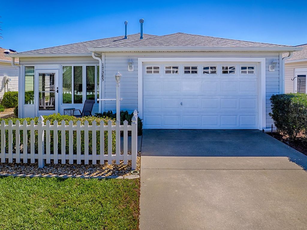 Image 32 of property listing at 17385 SE 78TH DRAUGHTON COURT, The Villages, FL 32162