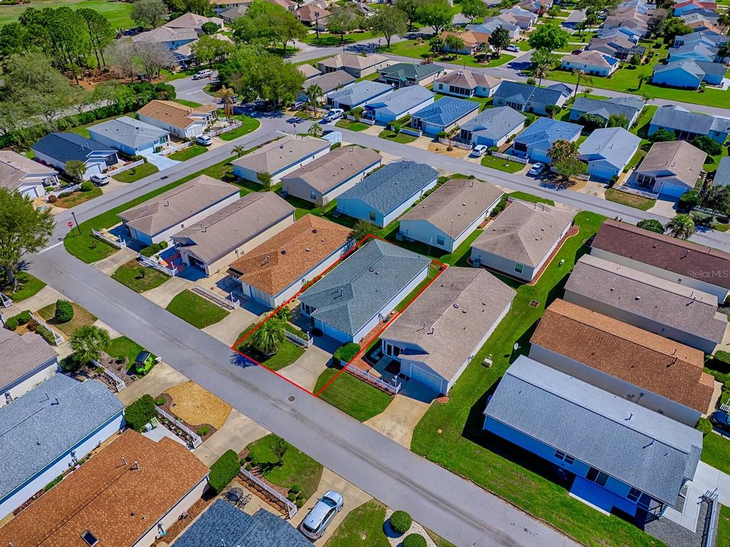 Image 36 of property listing at 17385 SE 78TH DRAUGHTON COURT, The Villages, FL 32162