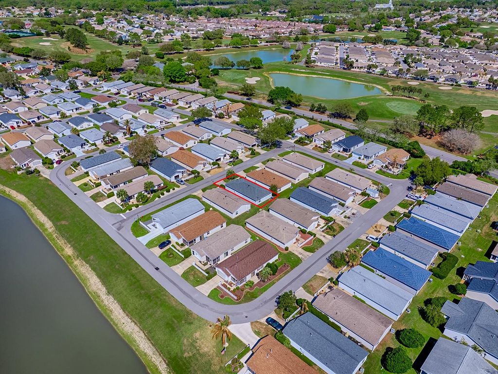 Image 40 of property listing at 17385 SE 78TH DRAUGHTON COURT, The Villages, FL 32162