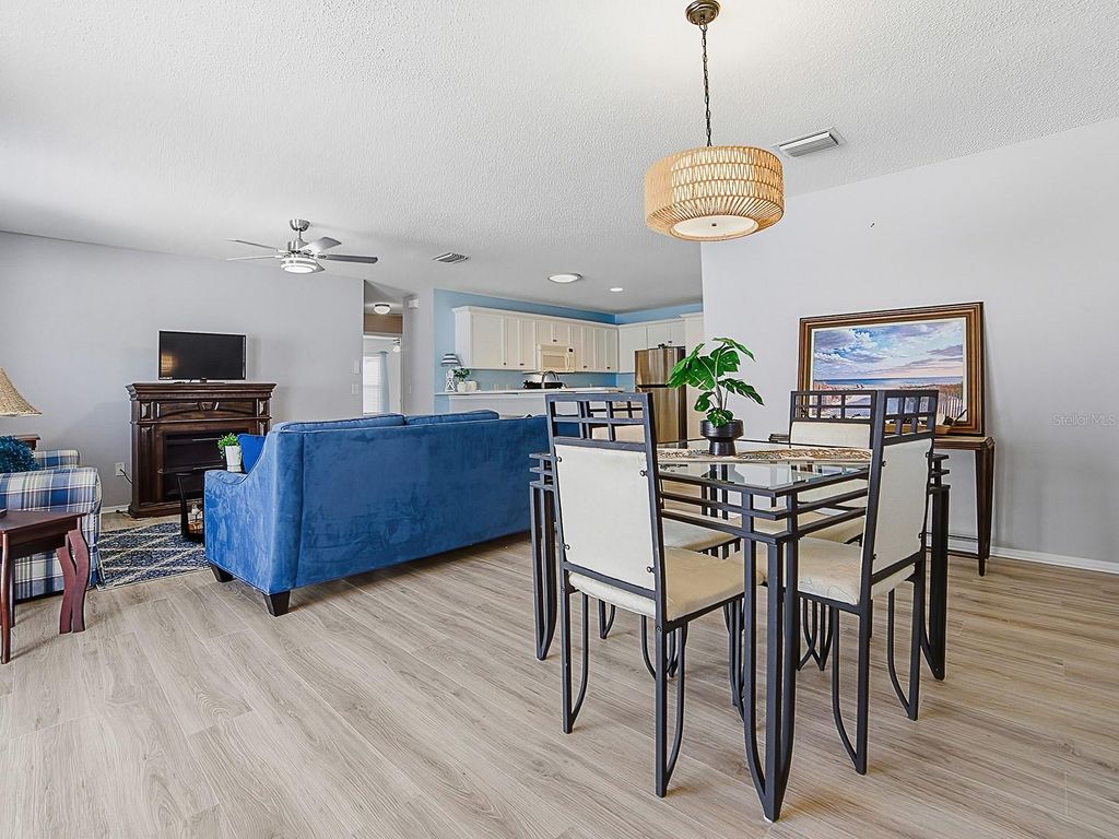 Image 7 of property listing at 17385 SE 78TH DRAUGHTON COURT, The Villages, FL 32162